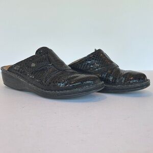Finn Comfort Black Snakeskin Embossed Leather Mule /Clog /Slip-one. Size 8.